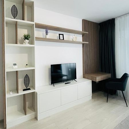 Q Royal Apartment - Palas Center Iasi Exterior photo