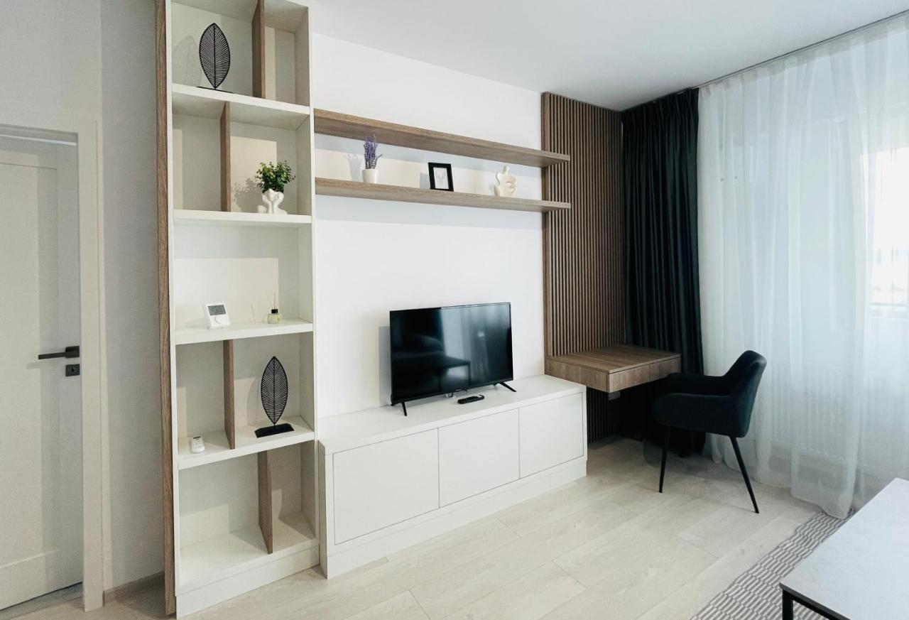 Q Royal Apartment - Palas Center Iasi Exterior photo